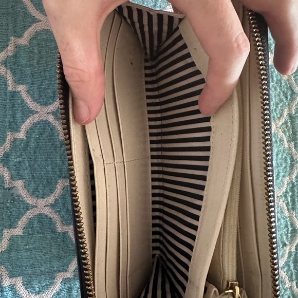 Kate Spade Bow black leather zip around wallet with bow - Picture 4 of 7